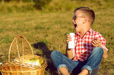 kid drinking yoghurt